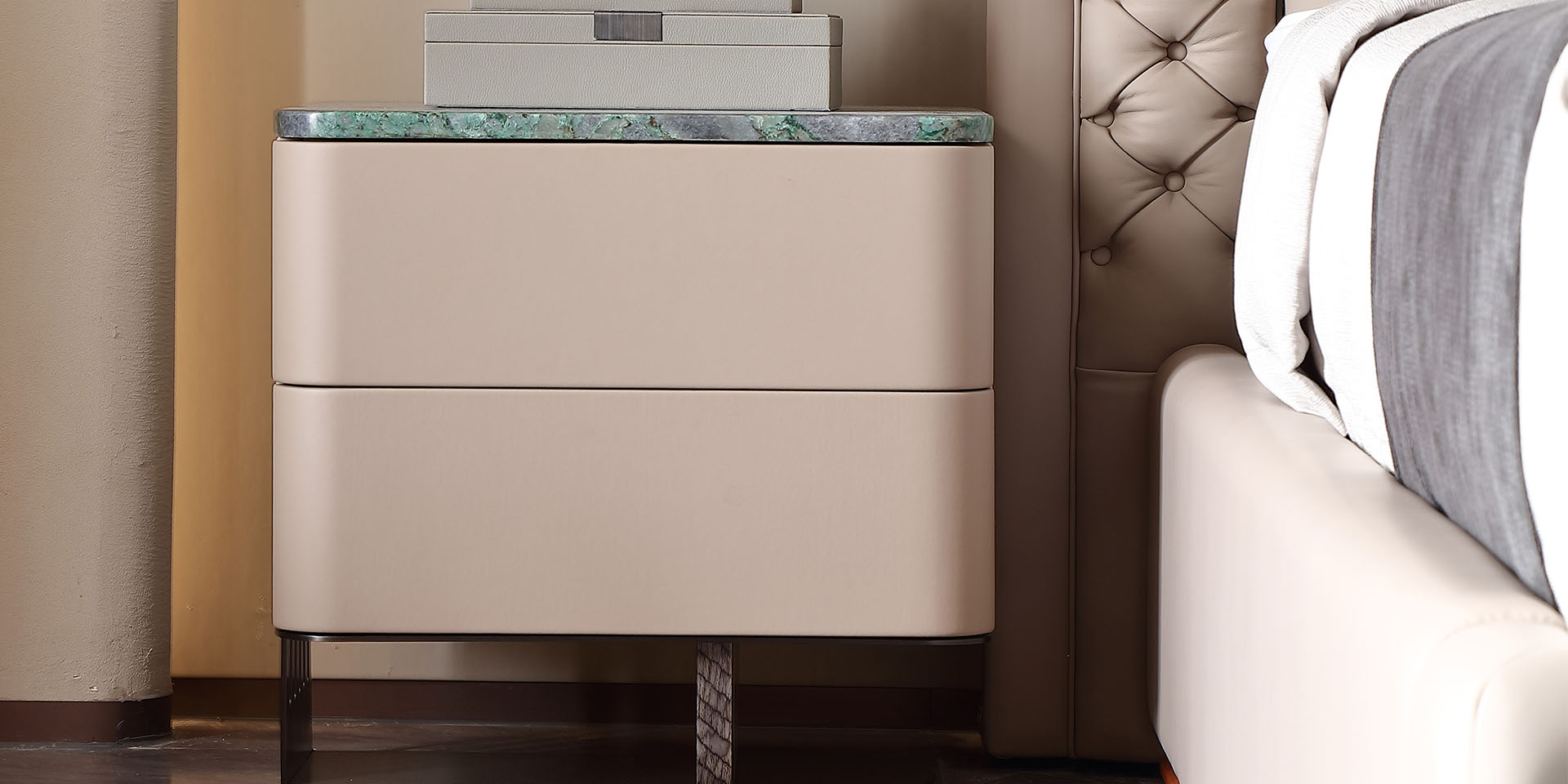 6DA Nightstand